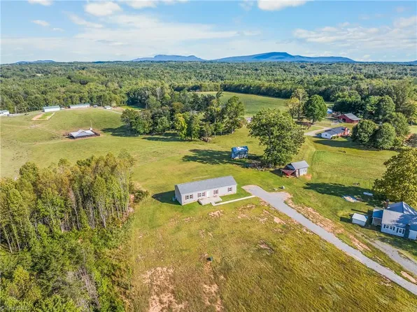 667 Jessup Grove Church Rd, Pilot Mountain, NC 27041