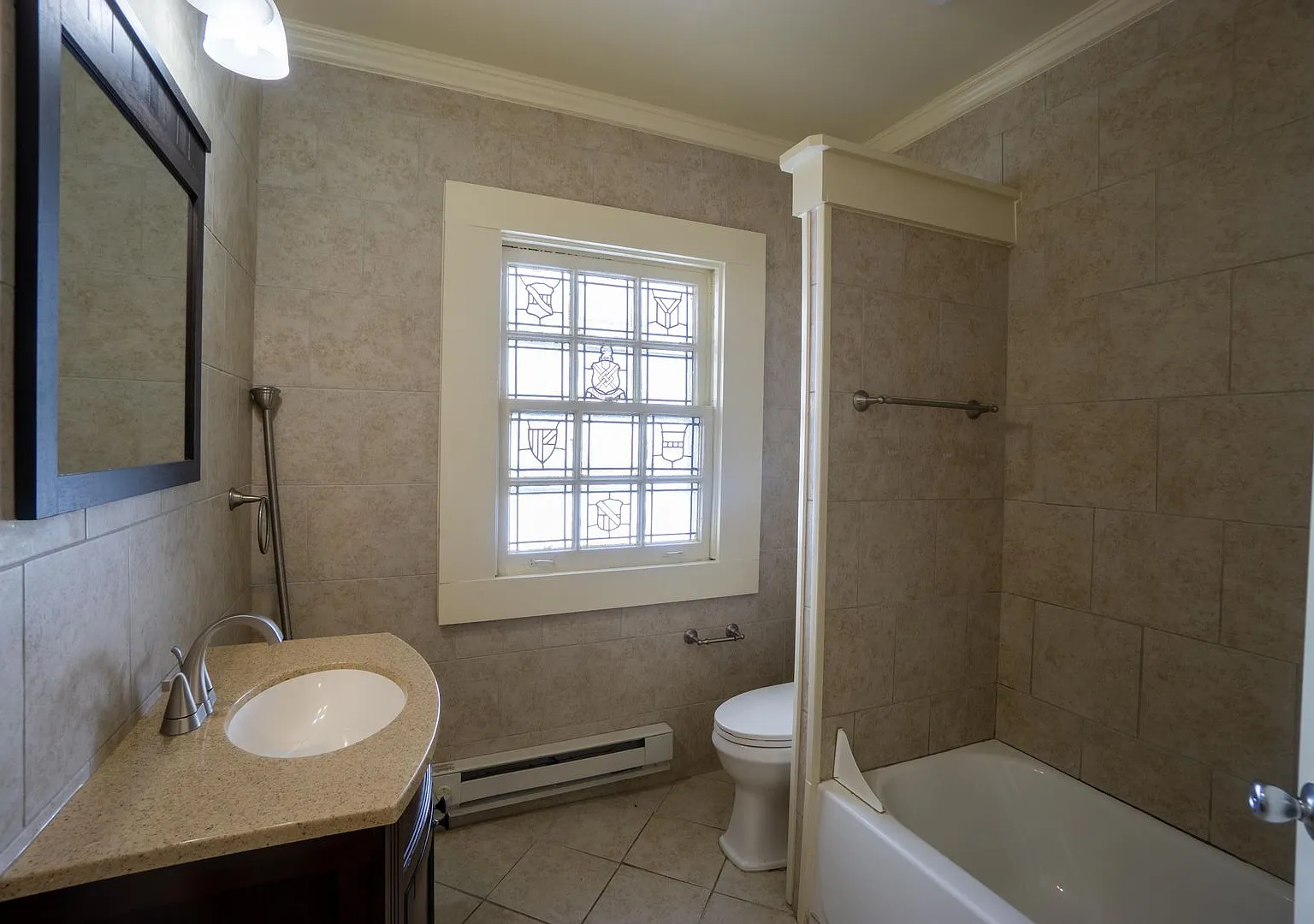 118 Victoria - Available 6/1/2027 - Spacious Home with Garage — Photo 4
