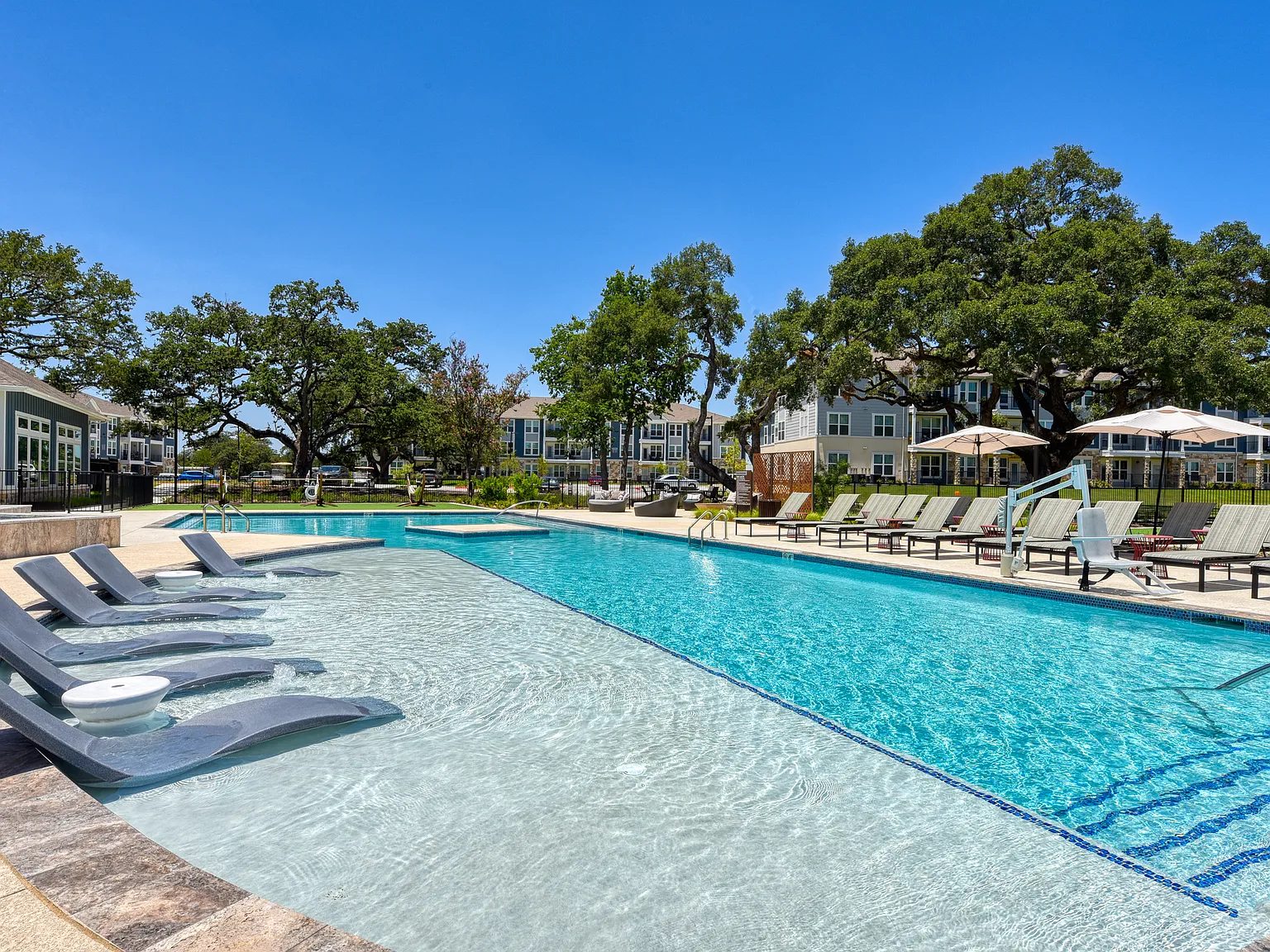 Estraya Boerne — Photo 1