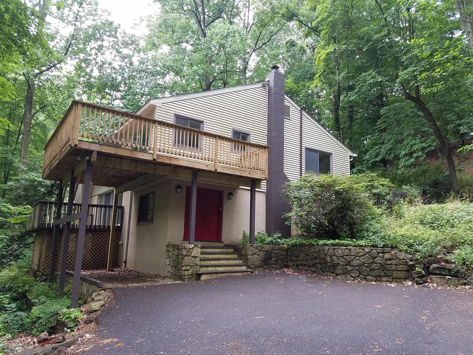 408 Gypsy Ln photo 1