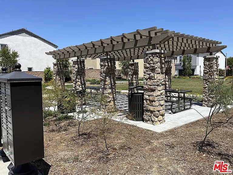 25198 Harmony Ave — Photo 19
