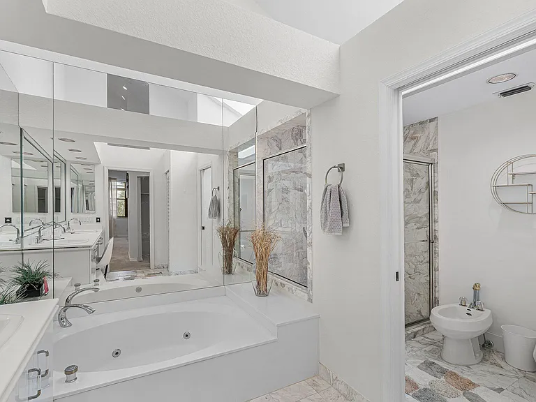 17099 Ryton Ln — Photo 18