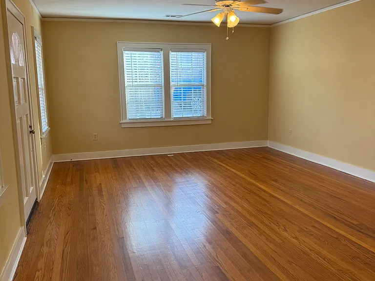 427 E Johnson St — Photo 1