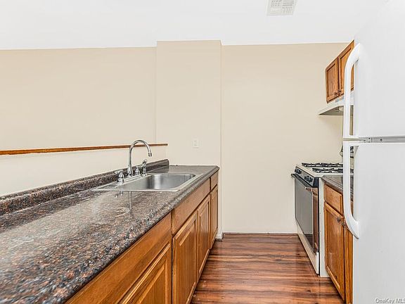 3rd image of 506 E 147th St