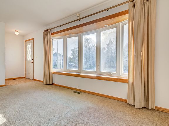 2nd image of 5843 N Harlem Ave