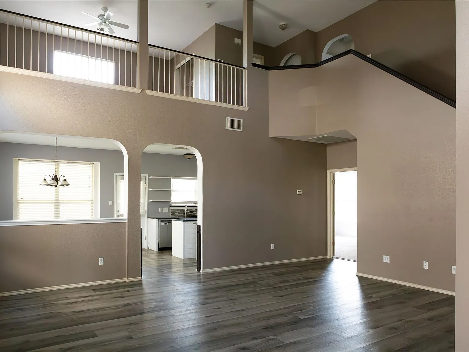 3 bed, 2.5 bath, 2176 sqft, $2,150 — Photo 3