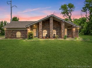 868 W Commercial St, Broken Arrow, OK 74012