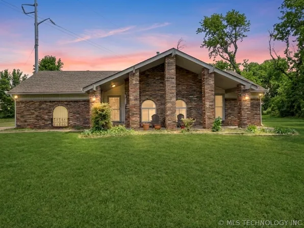 868 W Commercial St, Broken Arrow, OK 74012