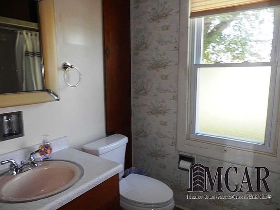 2nd image of 5543 Shady Ln