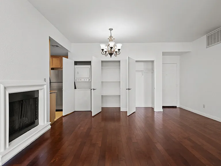 111 S Croft Ave — Photo 25