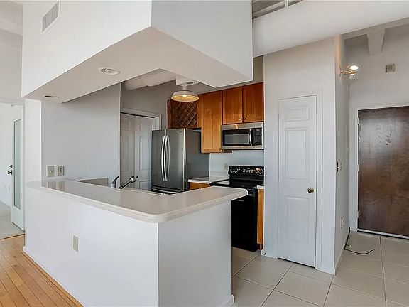 2nd image of 32 Peachtree St NW APT 1306