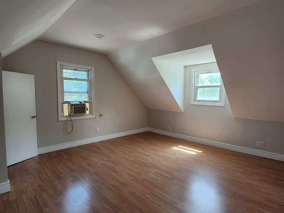 1st image of 7 Hewitt Ave