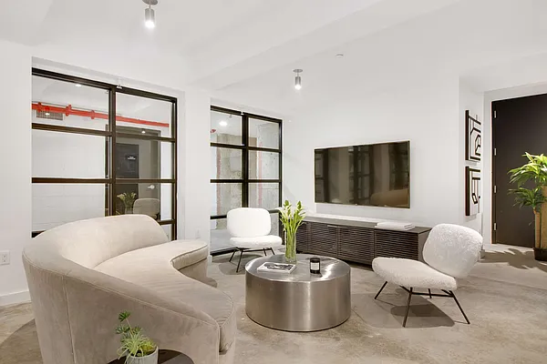 Rented by EXR | media 34