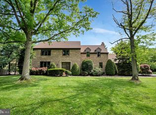 5 Old Gate Ln, Moorestown, NJ 08057