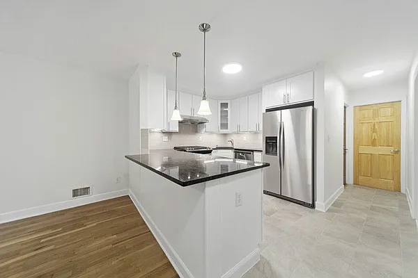 Rented by Brooklyn Bridge | media 9