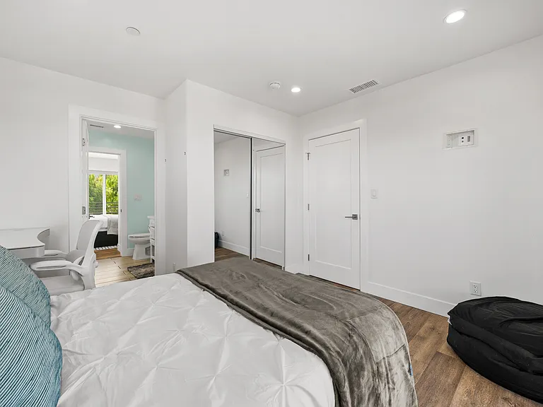 711 N Bandini St — Photo 16