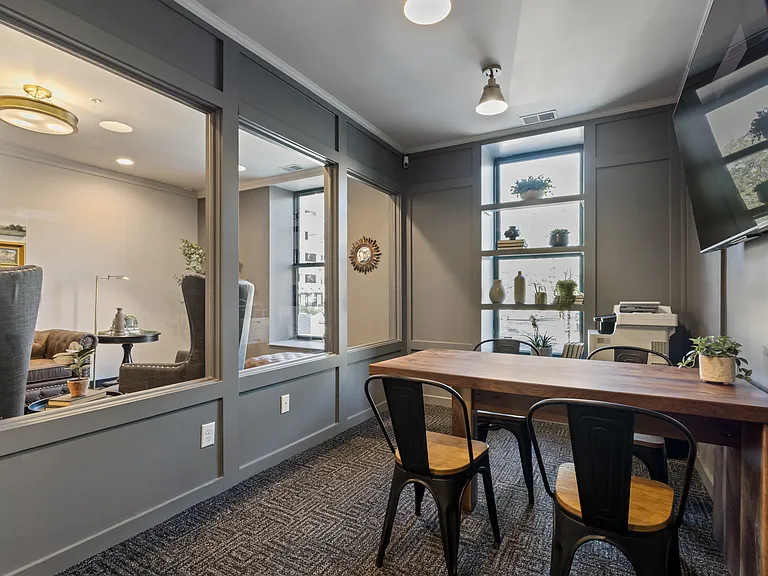 Rink Savoy Apartments — Photo 33