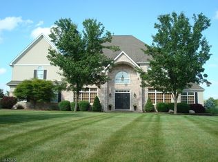 4 Four Seasons Dr, Flemington, NJ 08822