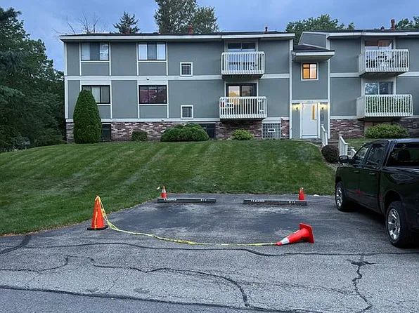 2463 Brook Ledge Rd APT 33B, Bridgeville, PA 15017