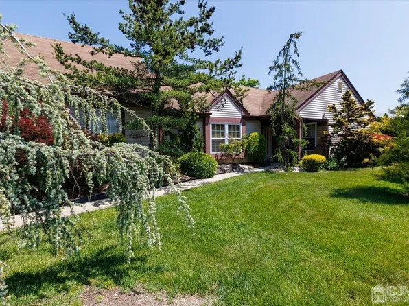 10 Abraham Lincoln Ct, Monroe Township, NJ 08831