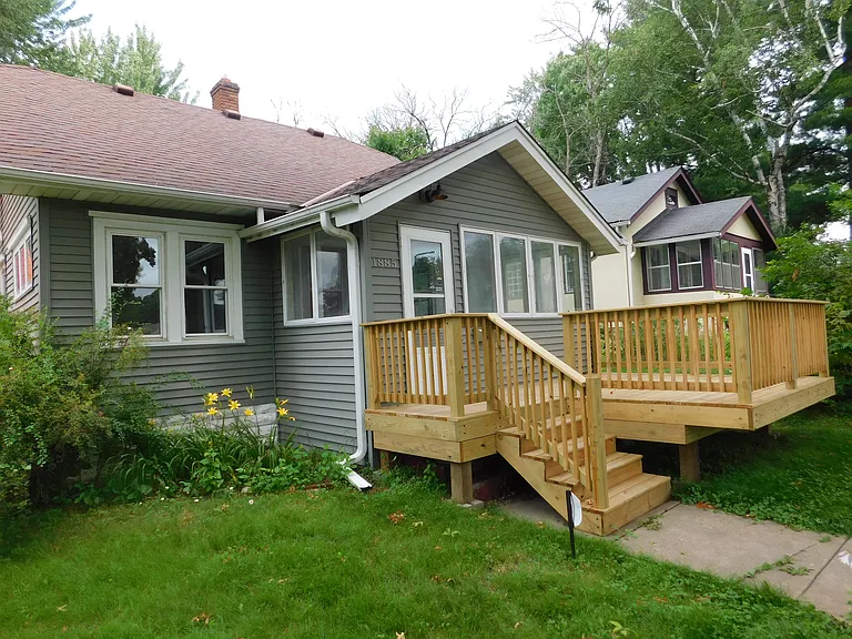 1885 Hawthorne Ave E — Photo 1