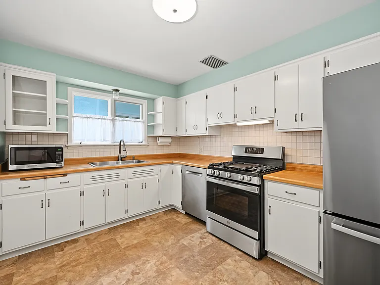 673 N Park Blvd — Photo 11