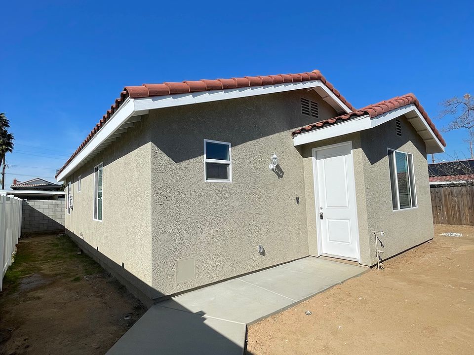 Entrance to property. Southwest side