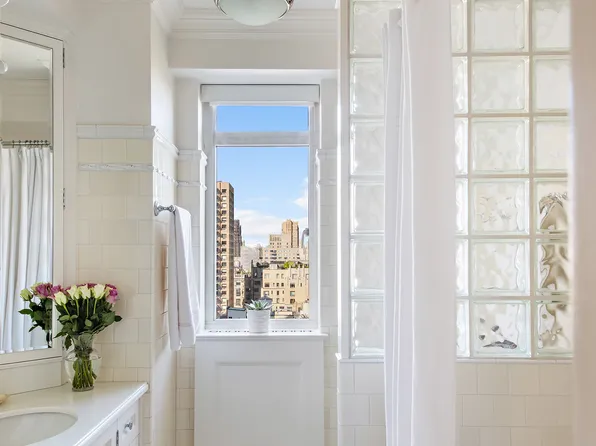 25 Central Park West image 11 of 14