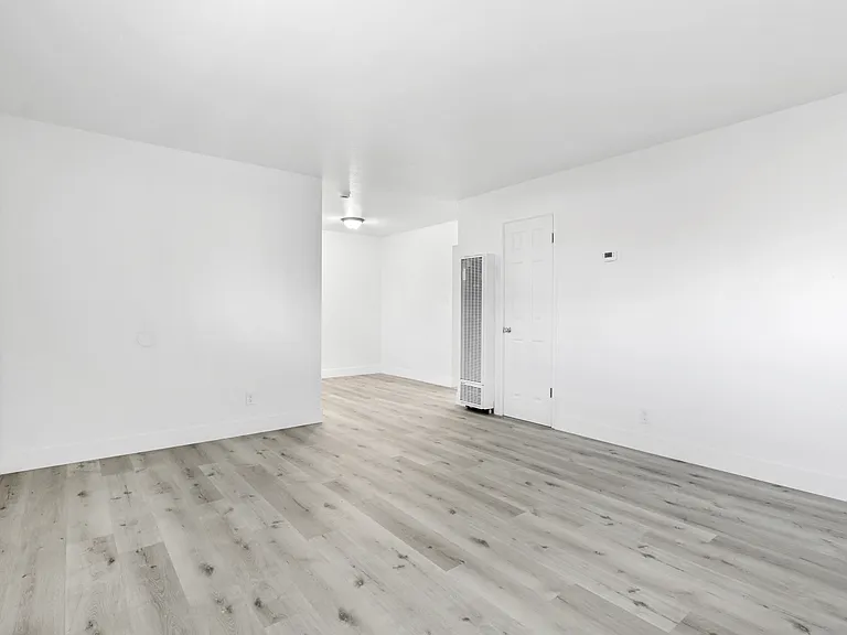 Shelfield Apartments — Photo 6