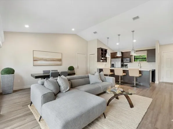 11863 Wimbledon Circle #542, Wellington, FL 33414