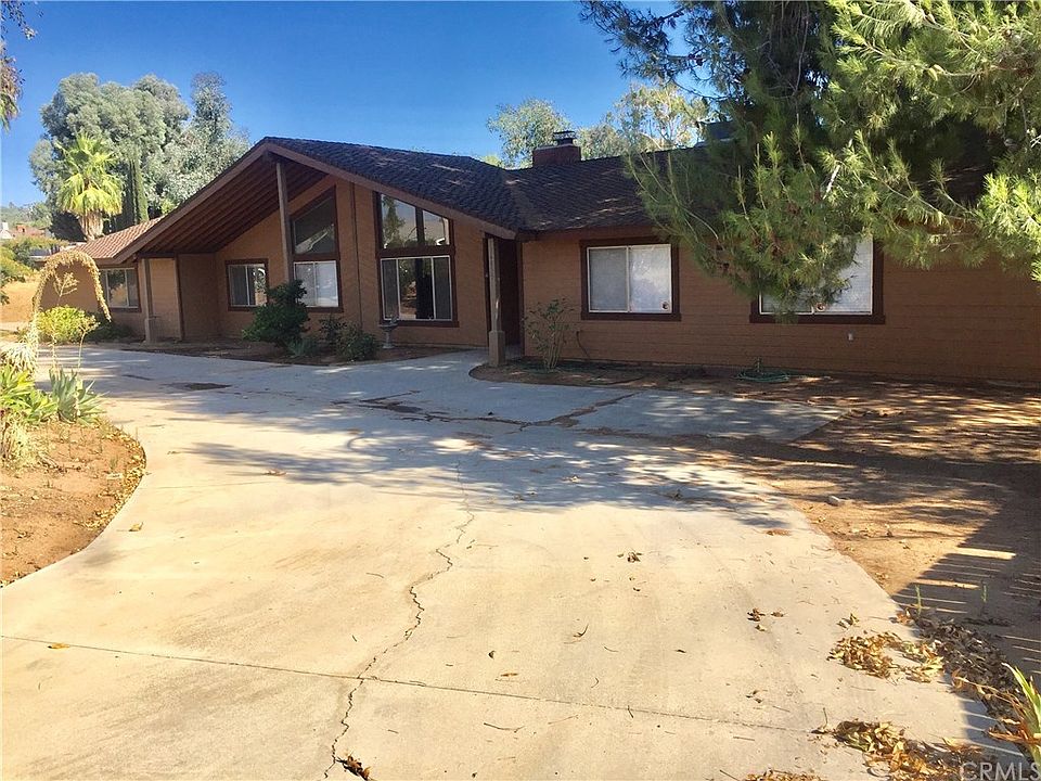 2nd image of 16435 Grey Ln
