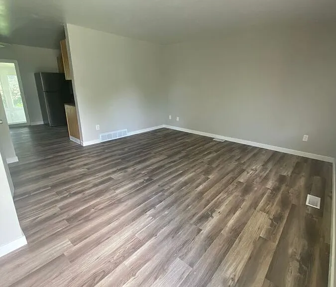 1077 S Moline St — Photo 2