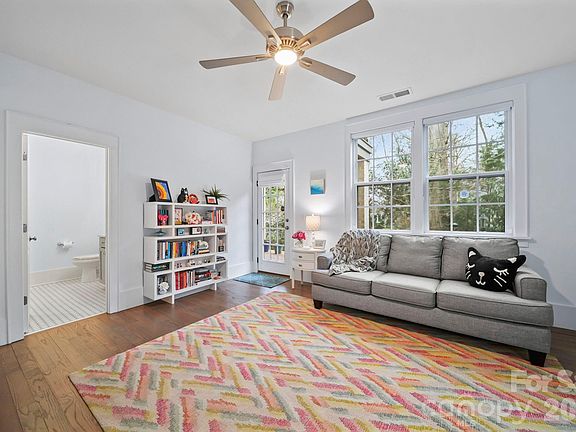 4th image of 2828 Hillside Springs Dr