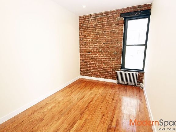 5th image of 3124 32nd St APT 4B