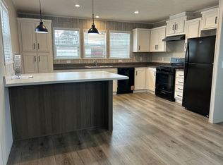 730 Allen Rd #143, Manhattan, KS 66502