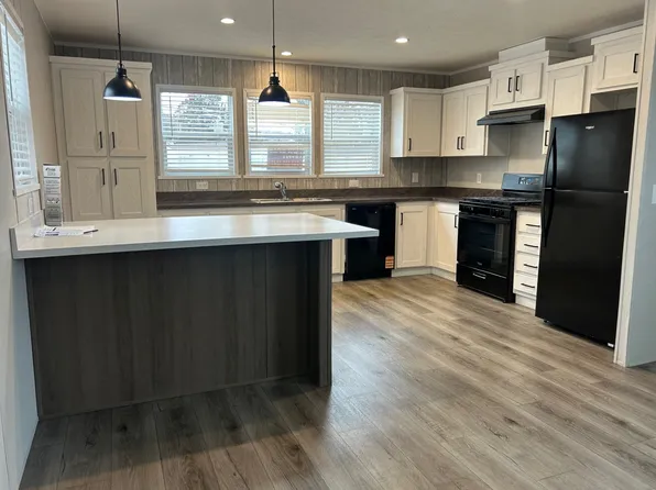 730 Allen Rd #143, Manhattan, KS 66502