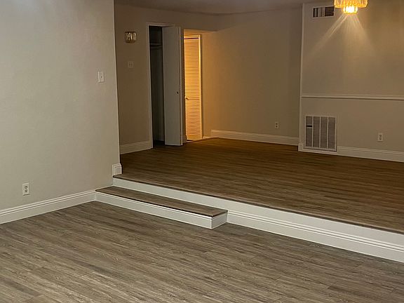 5th image of 2905 Countess Dr