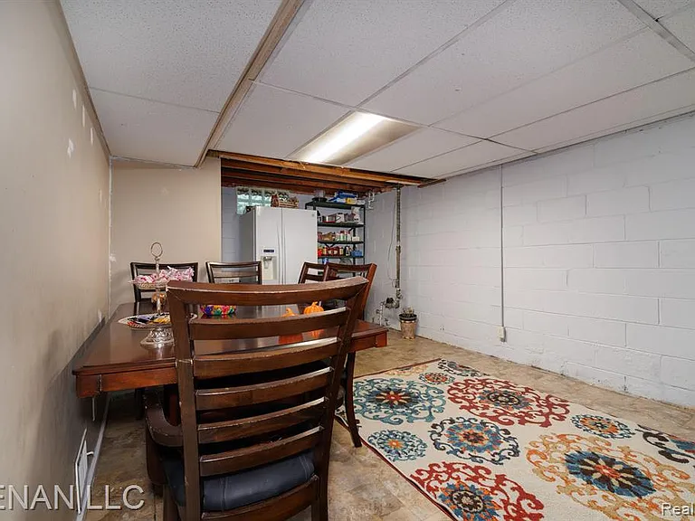 6001 Warwick St — Photo 10