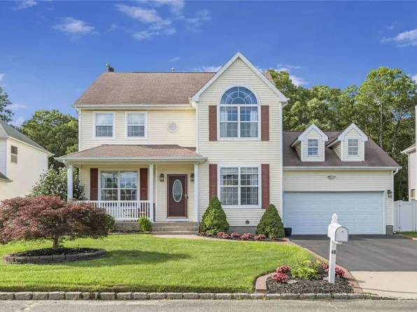 40 Blueberry Ridge Drive, Holtsville, NY 11742
