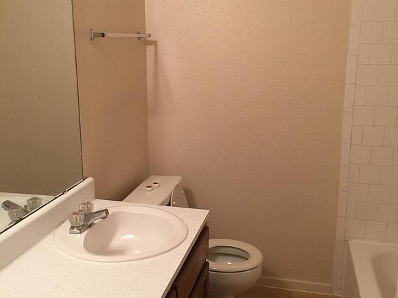 4th image of 722 Bluebonnet Dr APT B