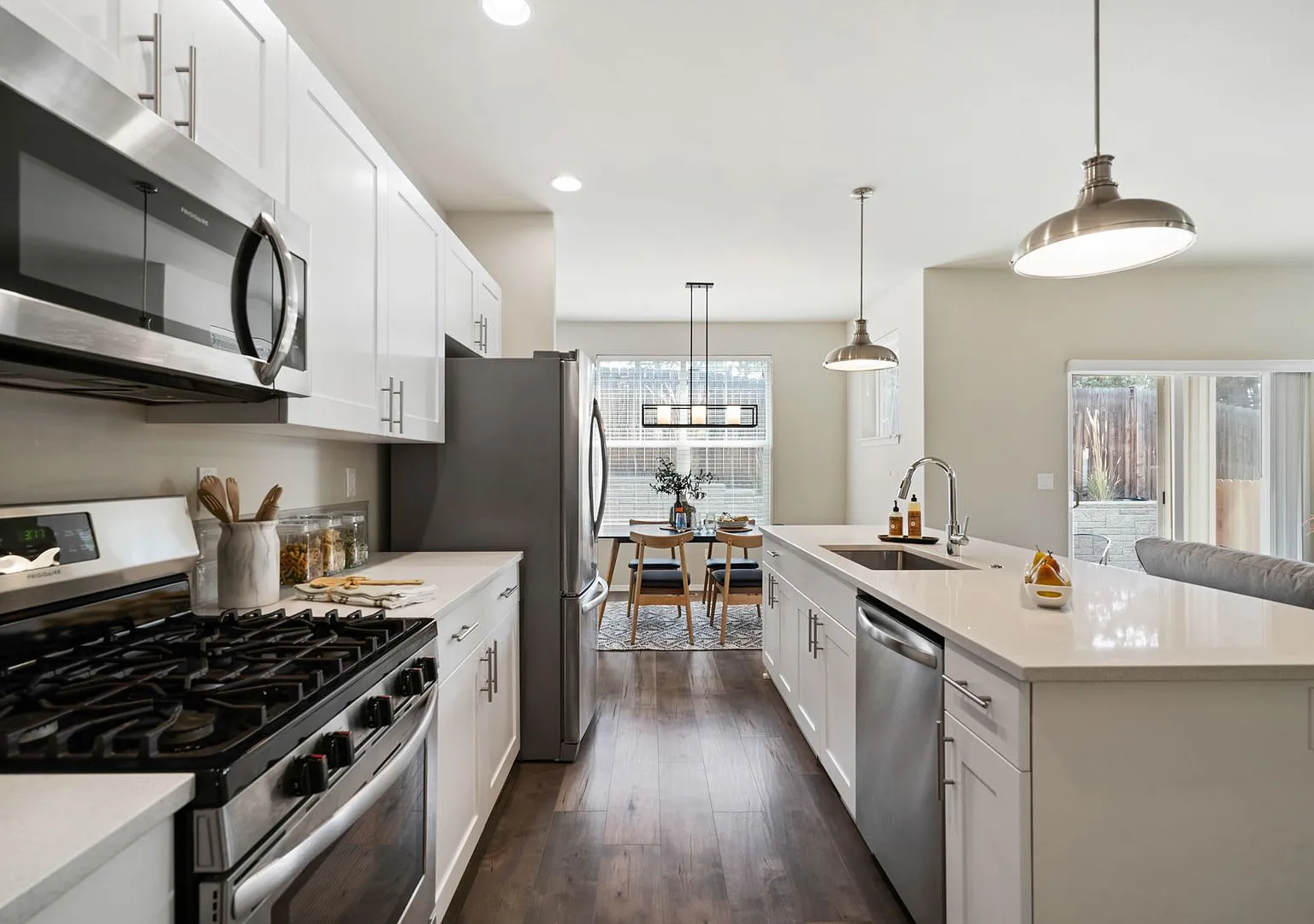 Midtown Townhome - 3 Bedroom, 2.5 Bath — Photo 3