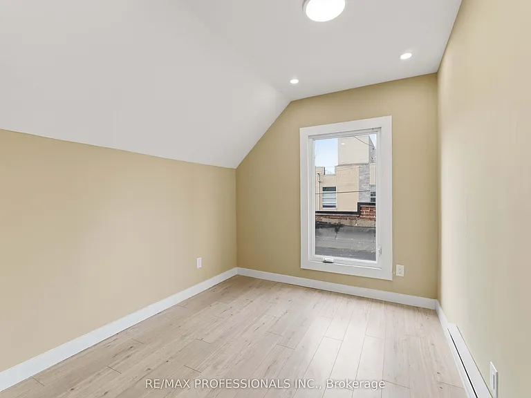 759 Barton St E #UPPER — Photo 16