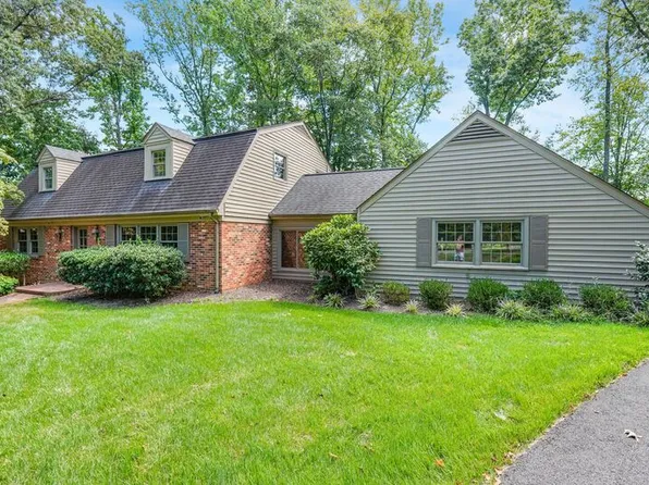 5 Delahay Dr, Fredericksburg, VA 22401