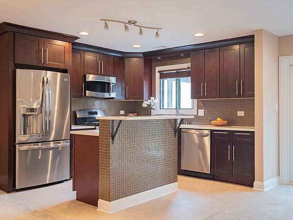 3rd image of 1018 Cottonwood Ct #2AR