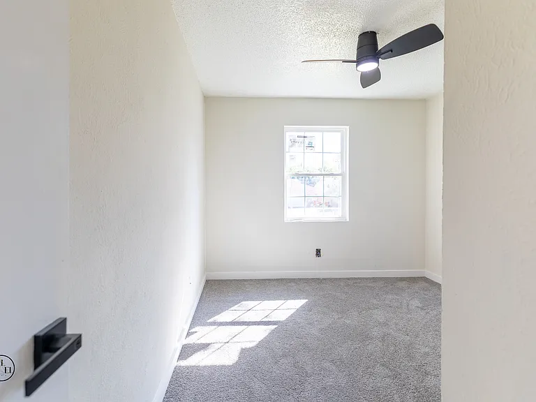 2318 May Ln — Photo 7