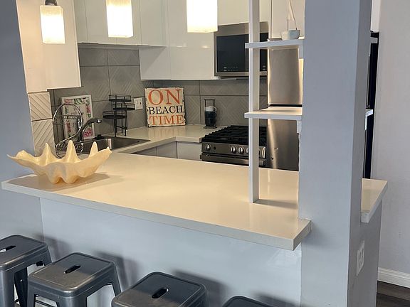4th image of 248 Nieto Ave #2