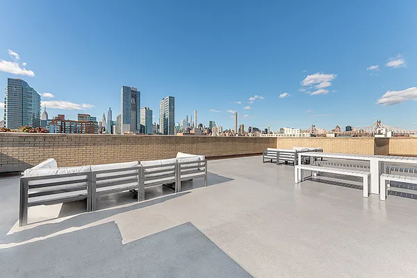 Sold by Modern Spaces | media 10