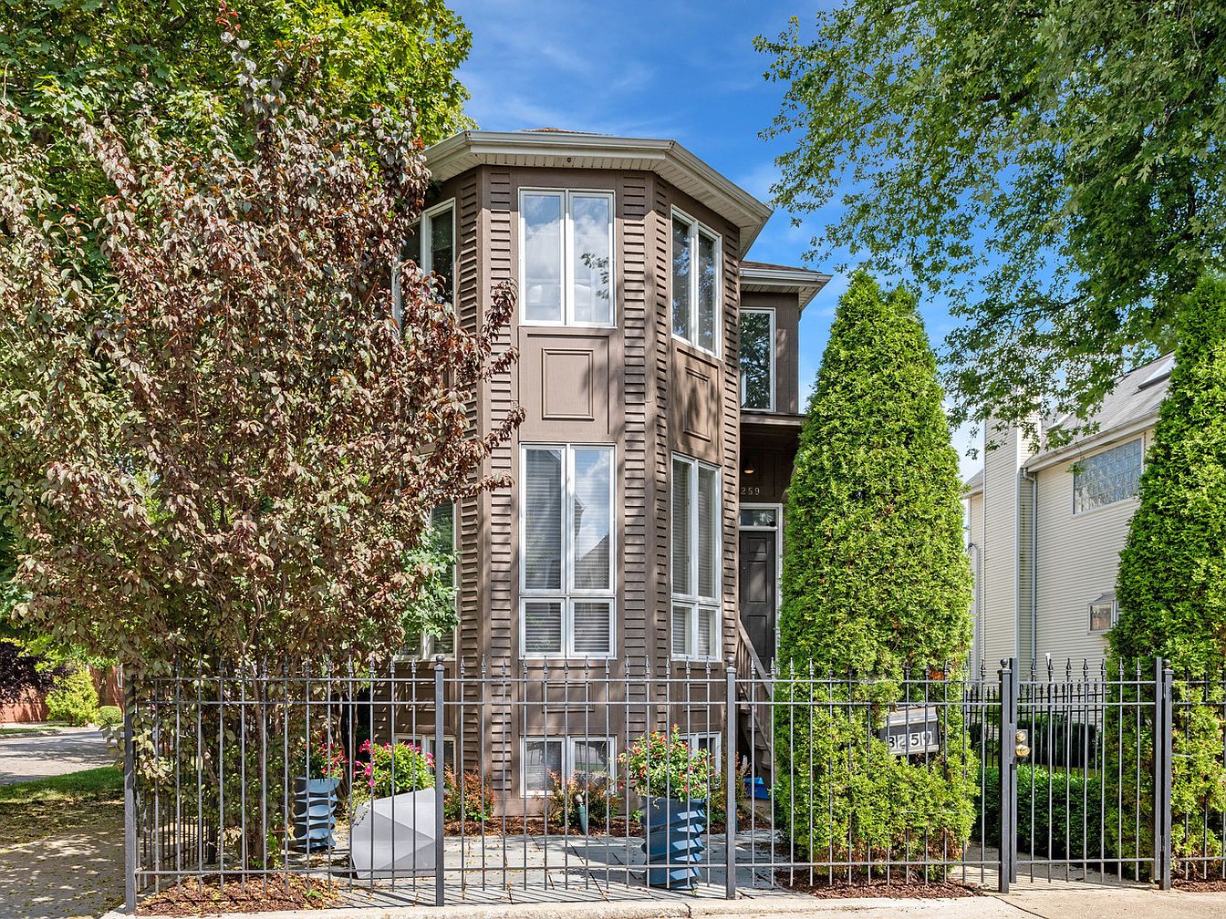 3259 N Oakley Ave, Chicago, IL 60618 | Zillow