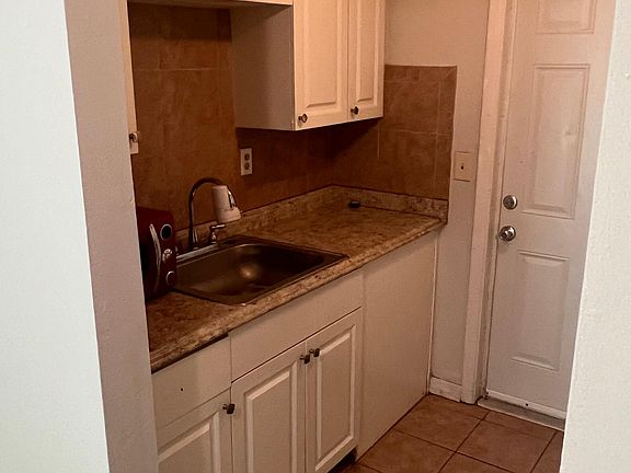 3rd image of 1307 W Washington St APT B