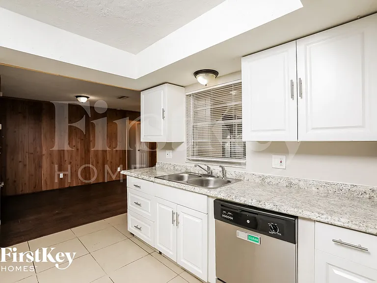 1130 E Normandy Blvd — Photo 7